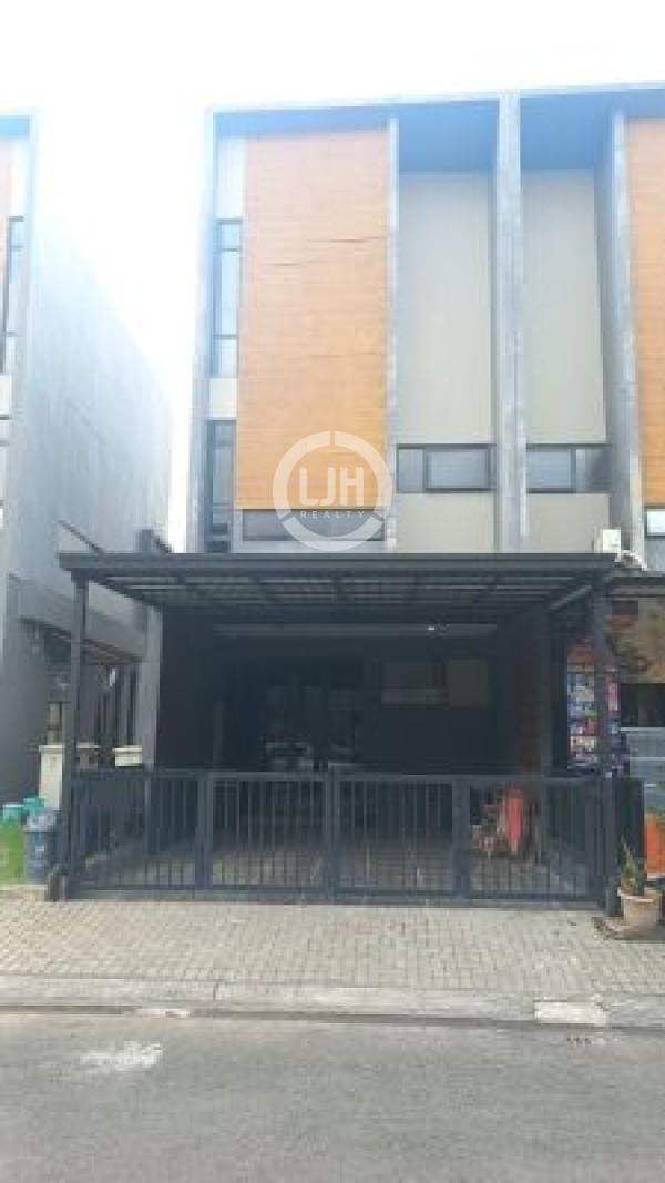 Rumah Ruko Rukan Ruang Usaha 3 Lantai, 3 Kamar Tidur Siap Pakai, Bebas Parkir, Luas Tanah 110M2 Bebas Banjir, Akses Tol Tambun Dekat Mall Living World, di Grand Wisata Bekasi