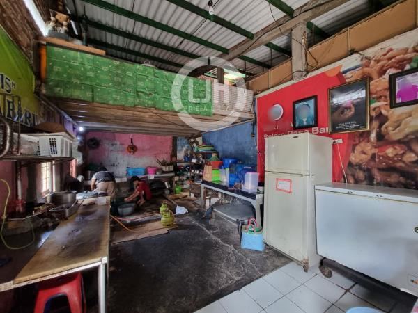 Bangunan eks warung makan di jalan Badak