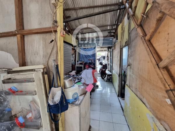 Bangunan lama hitung tanah di jalan Badak