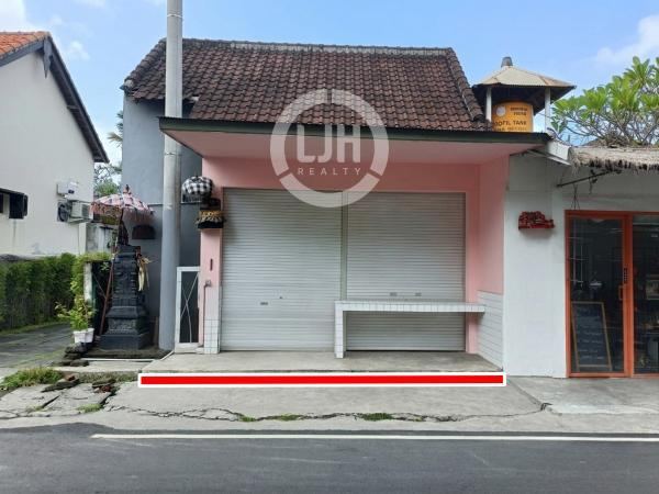 Shop for rent at Canggu, strategic location, well maintained, close to Berawa Beach