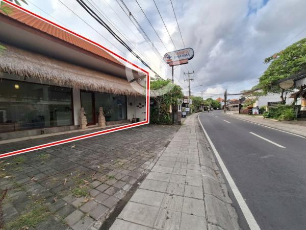 Shop for rent at Canggu, strategic location, well maintained, suitable for bussiness, close to Berawa Beach