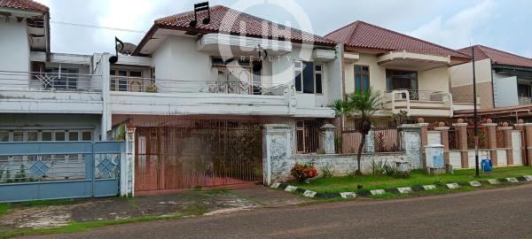 Rumah 2 Lantai di Taman Modern, Cakung, Jakarta Timura