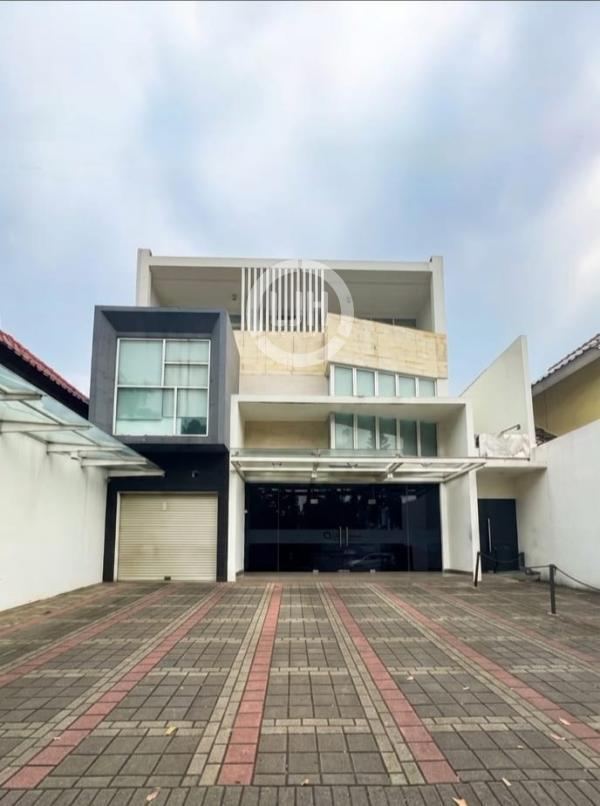Kantor Strategis Anggrek Loka BSD Hadap Timur | LT 300 LB 468 | Carport 6 Mobil