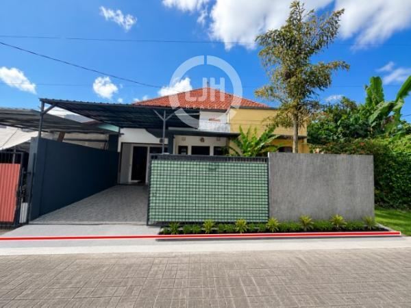 3 bedrooms house for sale at Buduk, strategic location, well maintained, close to Canggu area