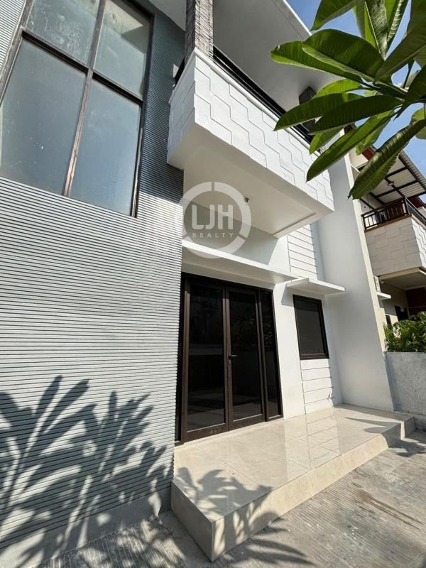 3 bedrooms house for sale at Denpasar, strategic location, well maintained, close to Living World Denpasar