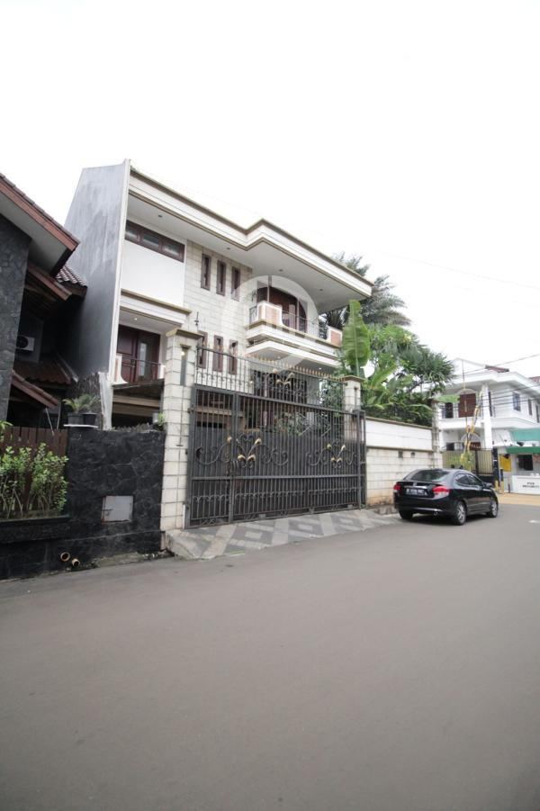 Rumah Luxury Hook 2,5 Lantai di Permata Hijau 2 Kebayoran Lama