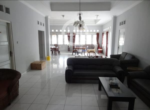 Rumah Luas di Bukit Sari
