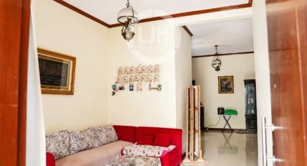 Rumah Cantik, Nyaman Siap Huni di Pesona Khayangan, Depok, Jawa Barat.