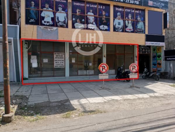 Shop for rent at Denpasar, strategic location, well maintained, close to level 21 Mall and Sanglah Hospital