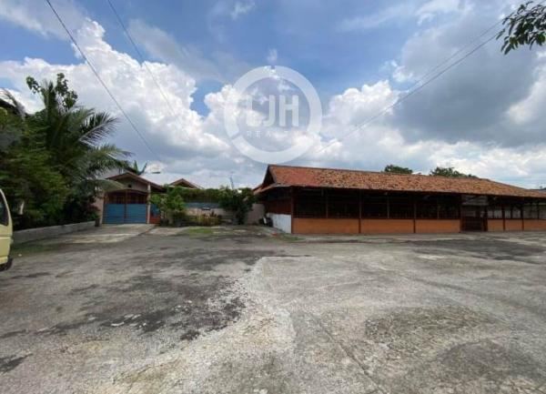 Tanah dan Bangunan Siap Pakai Pinggi Jalan Raya Kedaung 