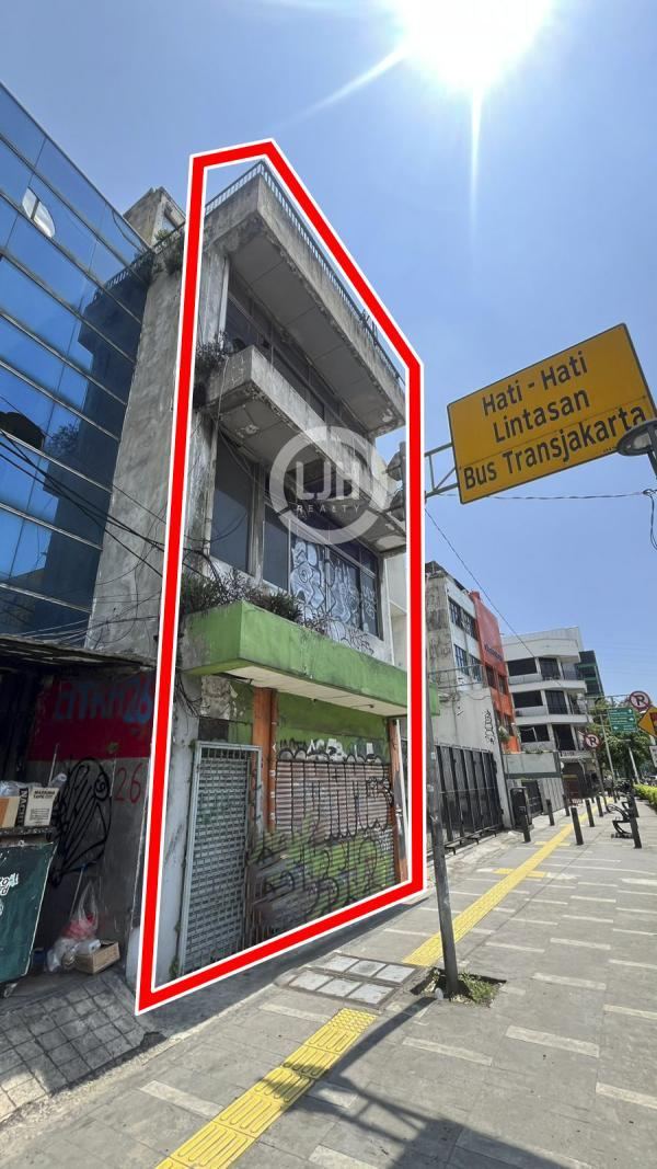 Shophouse for sale at Jl. Kramat Raya, Jakarta Pusat, strategic location, in bussy area, close to Monas