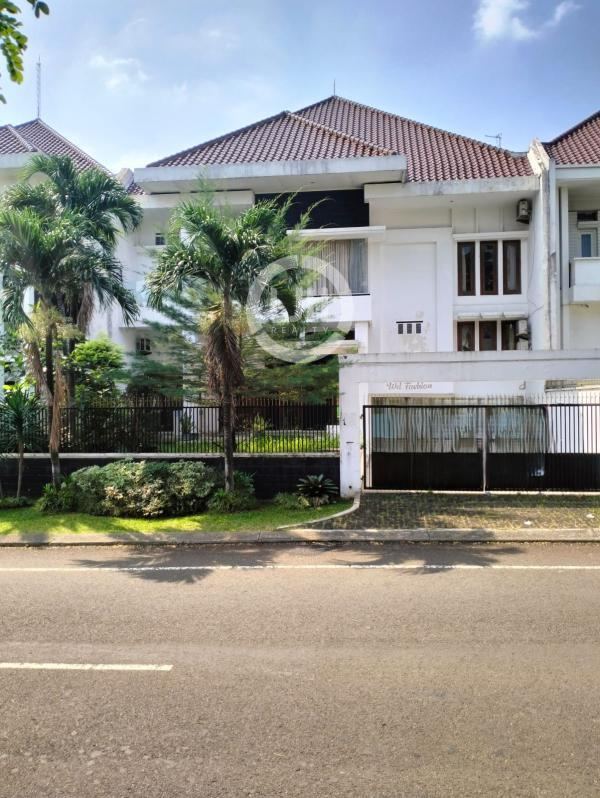 Rumah Mewah di Second Boulevard Kota Wisata Cibubur