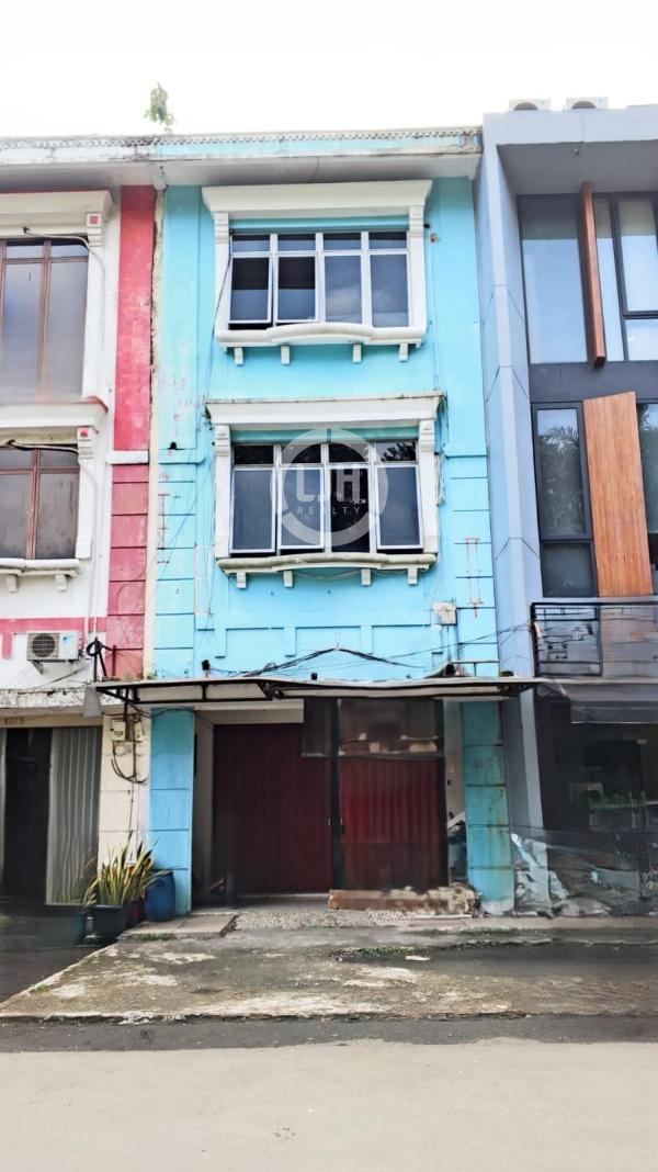 Ruko 3 Lantai Siap Pakai Lokasi Strategis di Raffles Hills, Cibubur, Depok.