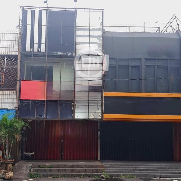 Ruko Disewakan Sudah Tinggi Dari Jalan di Boulevard Raya, Kelapa Gading, Jakarta Utara