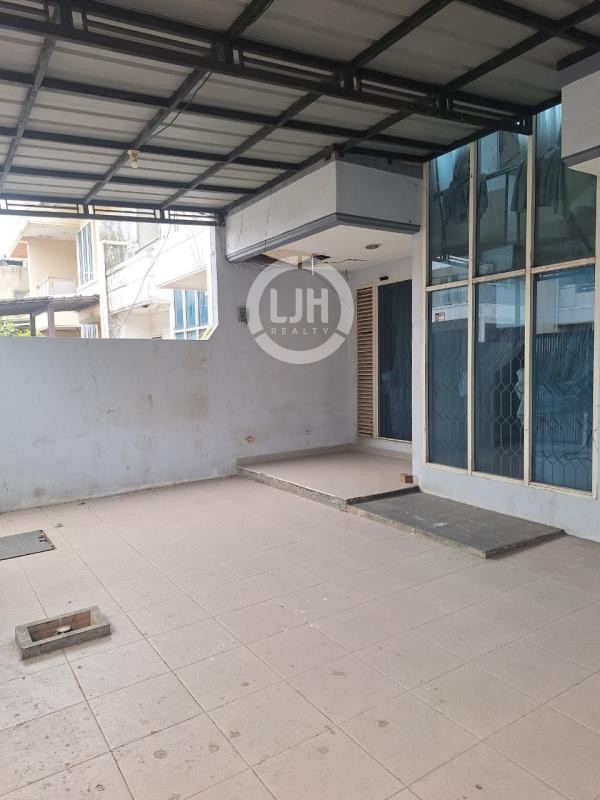 Rumah 2 Lantai di Taman Modern, Cakung, Jakarta Timur