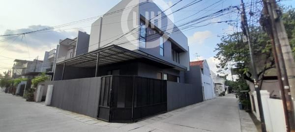 Rumah Hook 2 Lantai di Gading Mas, Kelapa Gading, Jakarta Utara