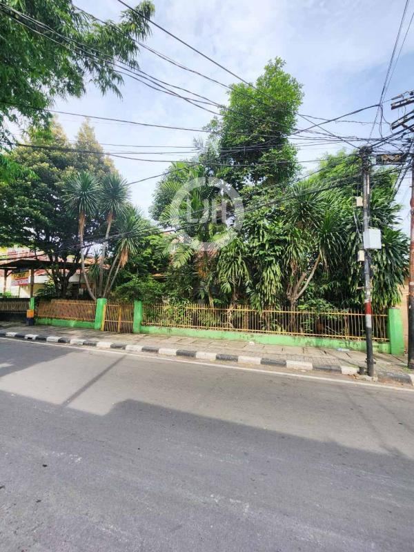 Dijual Tanah Hook Bonus Rumah di Senen Jakarta Pusat LT 412 m² Lokasi Strategis Cocok Usaha Café, Kantor, Showroom