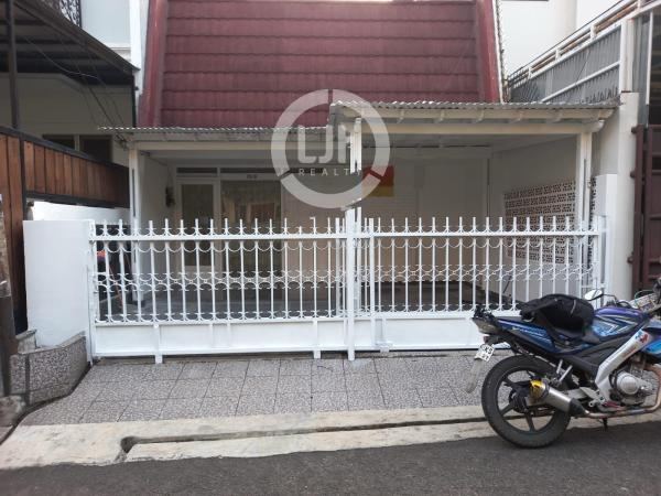 Rumah Asri Pondok Indah Disewakan Cocok untuk Keluarga