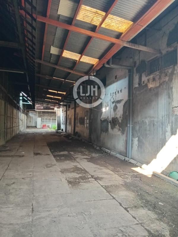 Gudang di jalan Brigjend Sudiarto