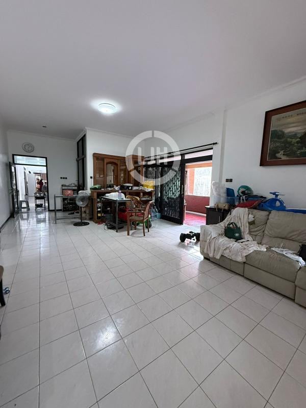 Rumah di daerah Candisari, Jalan Tambora