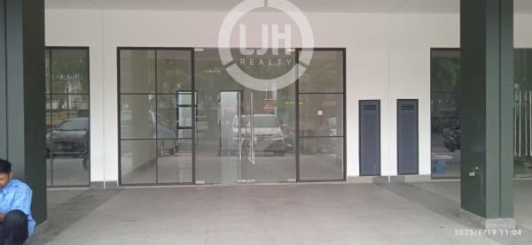 Disewakan Ruko 3 Lantai Lokasi Strategis di Collins Boulevard, Metland Cakung, Jakarta Timur