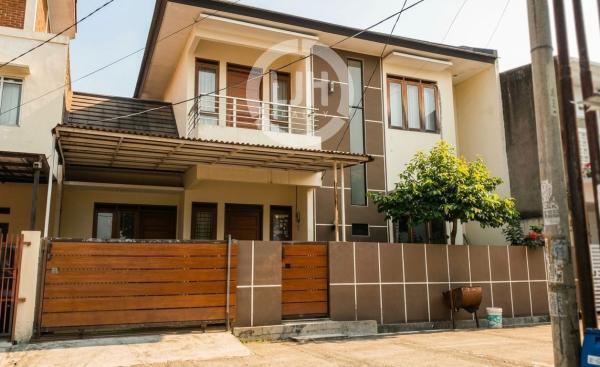 For Sale Rumah Cantik siap huni semi furnished 2 Lantai Di Arcamanik