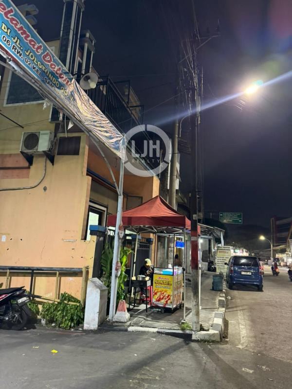 Rumah cocok untuk usaha di jalan Jolotundo