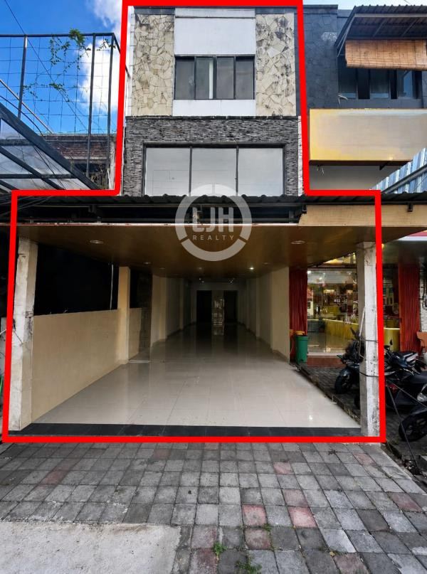 Shophouse For Sale In Legian, Busy Area, Non Furnished, Surrounded by Villa, Hotel, and Restaurant, Suitable For Business