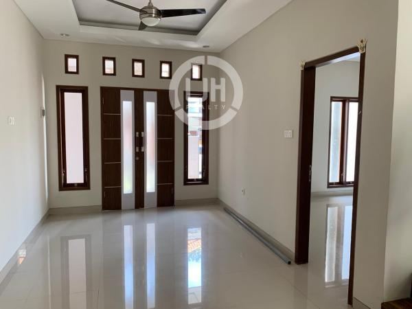3 bedrooms house for sale at Kediri, Tabanan, strategic location, well maintained, close to Tabanan Hospital