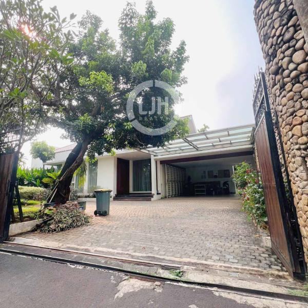 DIJUAL Rumah Mewah Pejaten Barat Jakarta Selatan LT 1.173 m² SHM Kolam Renang Siap Huni Dekat Pejaten Village Mall