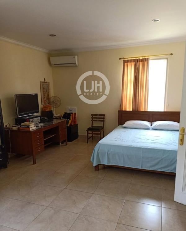 Rumah Posisi Hook Di Taman Provence, BSD