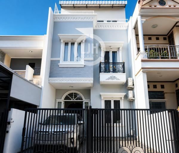 Rumah di Kelapa Molek Kelapa Gading, Cantik 3 Lantai