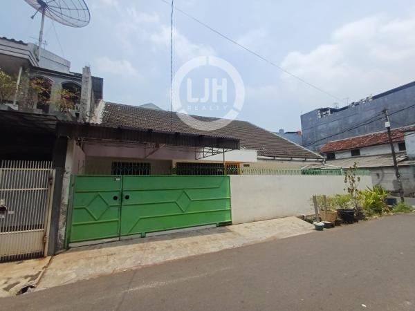 Rumah Hoek hitung tanah ,Lokasi Strategis ,Tomang,  Jakarta Barat 