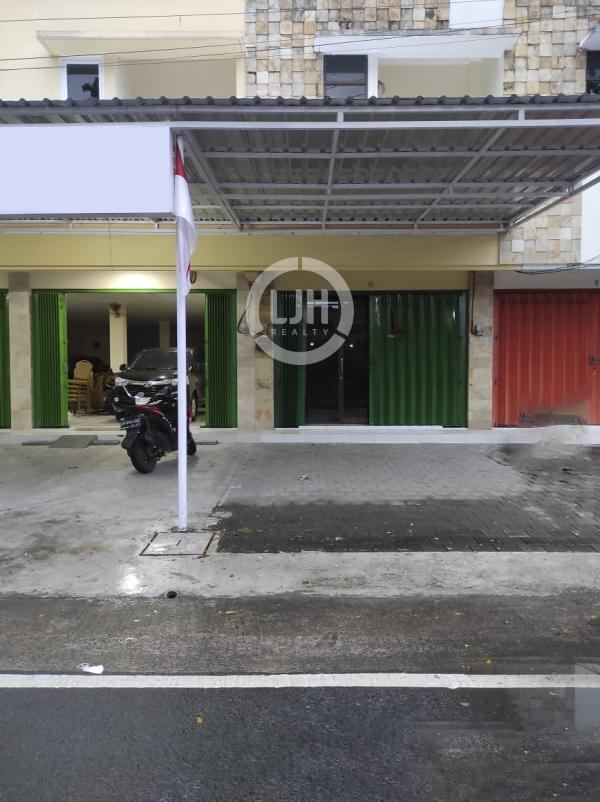 Shophouse for rent at Kediri, Tabanan, strategic location, well maintained, close to Dewarra Stadion and Tabanan Hospital