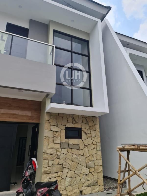 Rumah 2 Lantai di Duren Sawit Jakarta 