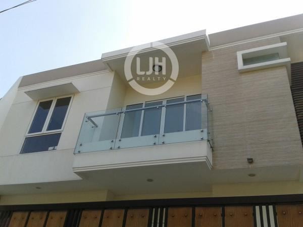 Rumah Disewakan di Janur Elok Kelapa Gading Jakarta Utara Semi Furnish