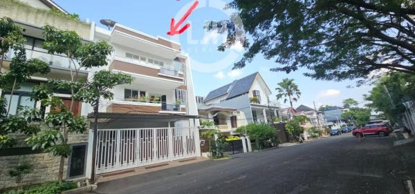 Rumah Mewah Janur Hijau Kelapa Gading, Jakarta Utara – Ada Lift, Garasi 5 Mobil