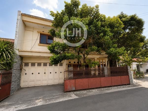 Rumah Hoek 2 Lantai di Antapani Bandung 