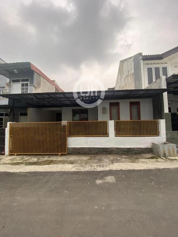 Rumah Nyaman  Dan Strategis Di Komplek Permata Cimahi 