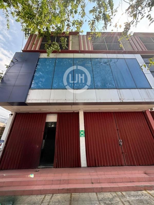 Ruko siap pakai cocok usaha dan kantor  Jl.Dr. Cipto. Sarirejo. Semarang – 10984