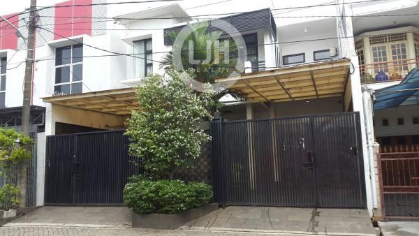Rumah di Gading Griya Lestari Kelapa Gading Jakarta Utara, Lokasi Strategis