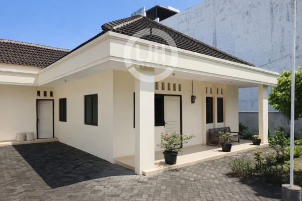Rumah siap huni dan nyaman Jl. Halmahera Semarang Selatan – 11067