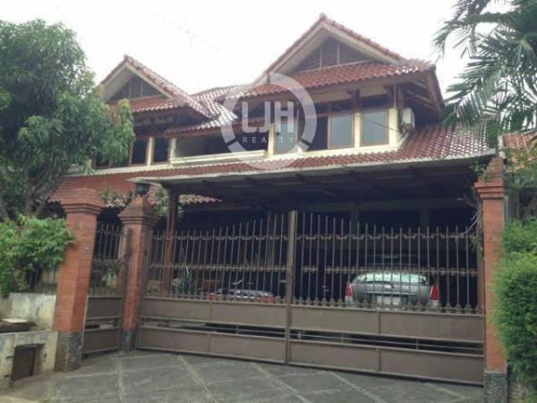 Dijual Rumah Gandaria Selatan Dengan Kolam Renang di Cilandak Jakarta Selatan