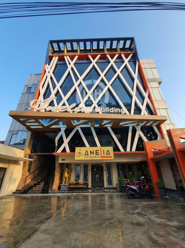THE 97B MELAWAI MONOPOLY: 7-STORY COMMERCIAL FORTRESS & PENTHOUSE SUITE