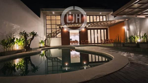 Luxury and Modern Villa At Kerobokan, Close to Main Road Teuku Umar Barat and Seminyak
