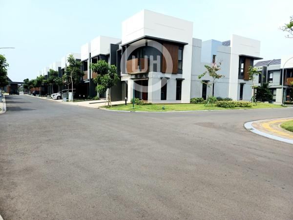 Rumah Disewakan di Summarecon Crown Gading Cluster Regia Bekasi Jawa Barat
