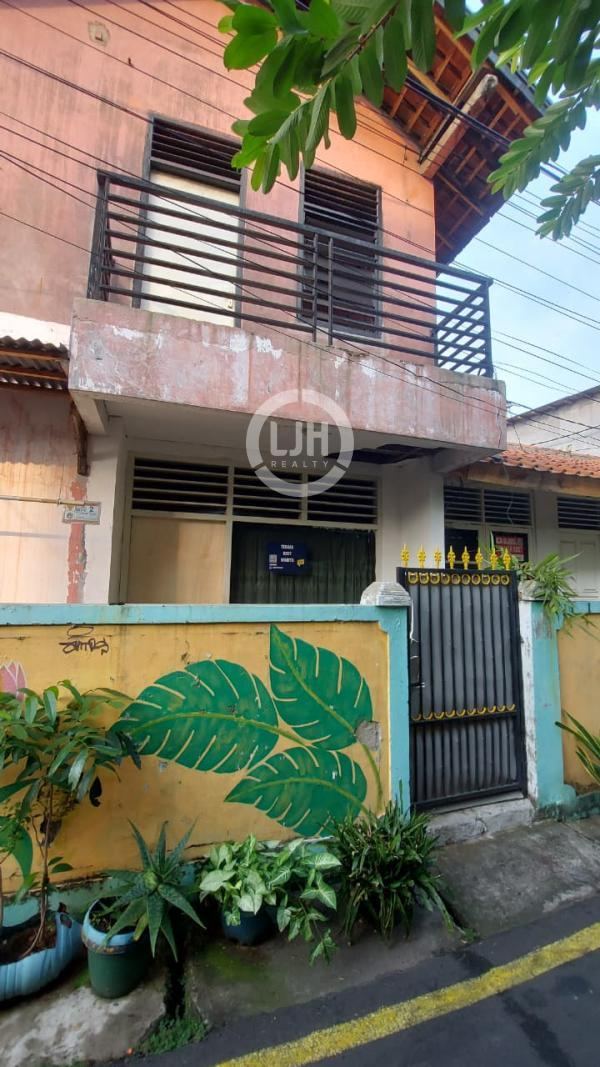 Dijual Rumah Kost Strategis di Area Tanjung Gedong, Jakarta Barat. Lokasi sangat strategis akses mudah ke jalan raya, dekat Universitas Tarumanagara (UNTAR), Universitas Trisakti, halte TransJakarta, 