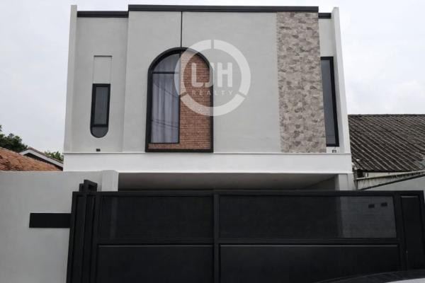 Rumah Stategis Modern Di Jl. Puspitek Raya, Tangsel