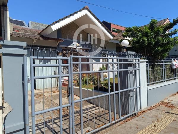 Rumah Kondisi Bagus Di Kencana Loka, BSD