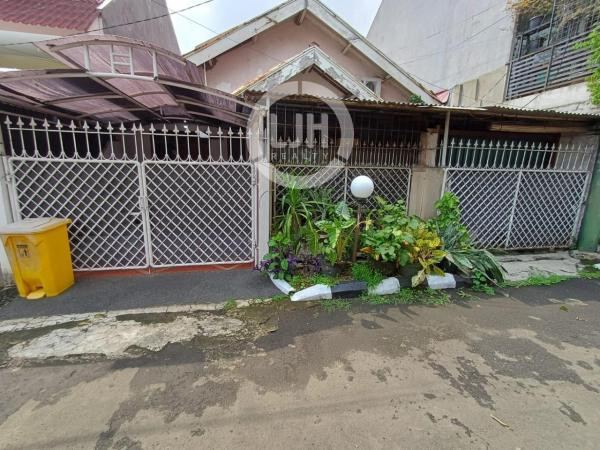Rumah Siap Huni Di Sektor 3, Bintaro, Tangsel
